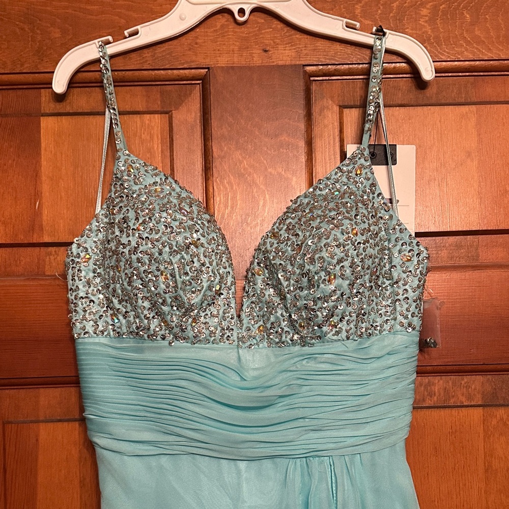 NWT Mac Duggal Dress - Size 4 - see description
